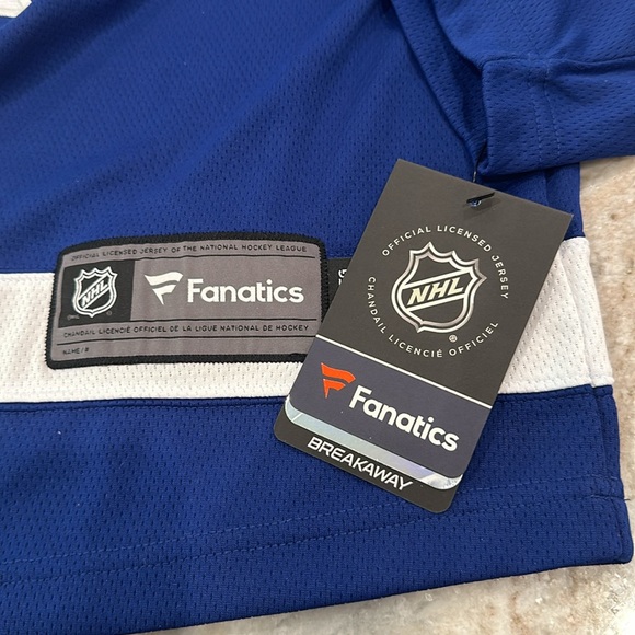 NWT Toronto Maple Leafs Jersey Matthews - Picture 4 of 11